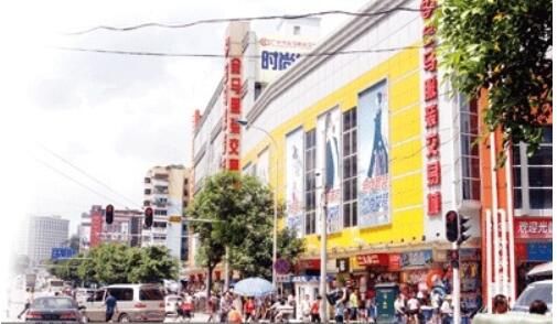 广州濂泉服装批发街